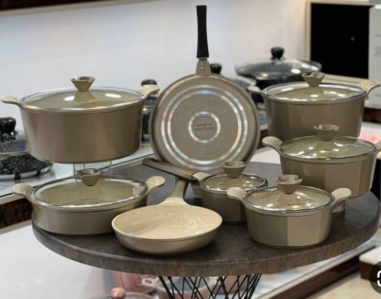 IMG_20240223_190213 سرویس قابلمه چدن 17 پارچه بالنتینی _ قهوه ایی - تصویر 1